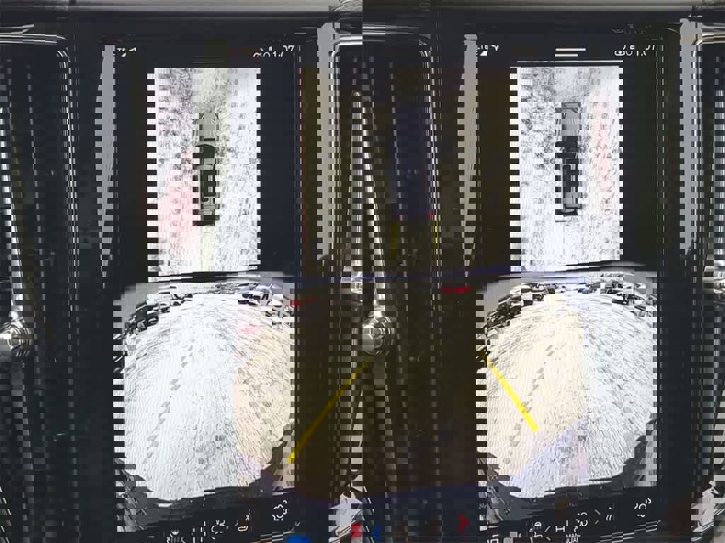 Used 2025 Volvo XC60 B5 Ultra image 28