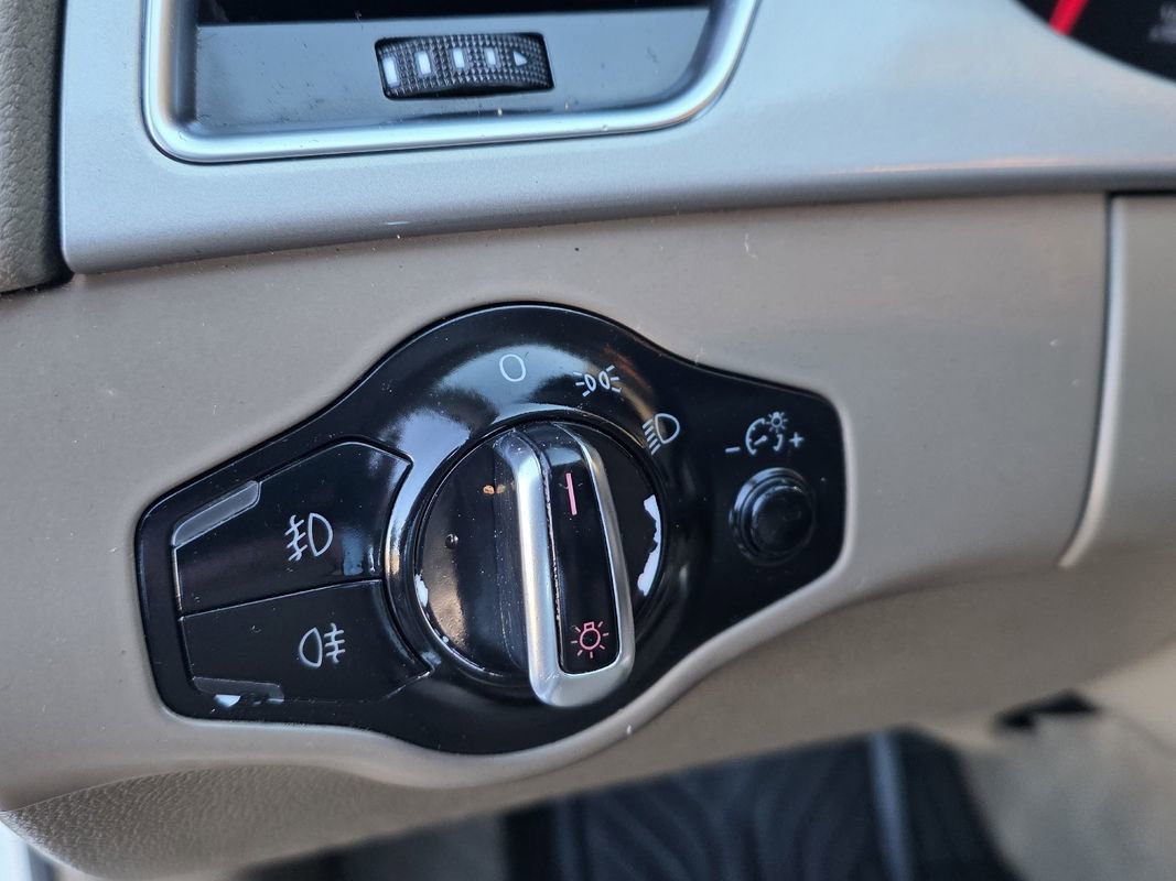 Used 2009 Audi A4 2.0T Premium image 16