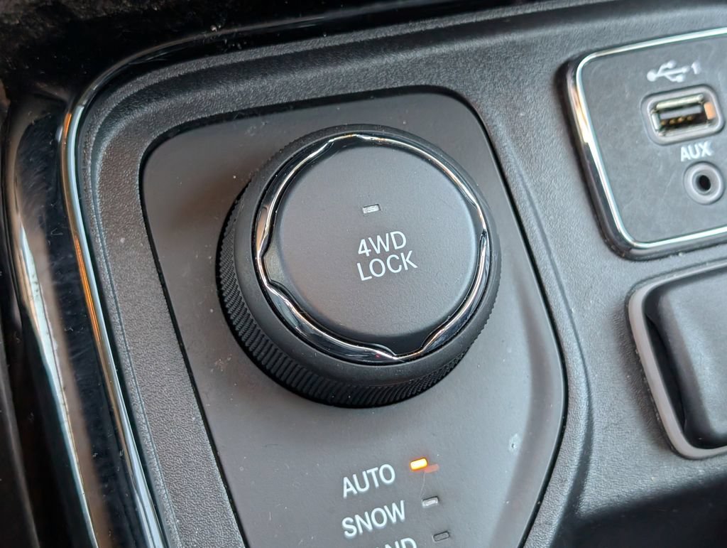 Used 2021 Jeep Compass Limited w/ Sun and Sound Group AWD/4WD image 28