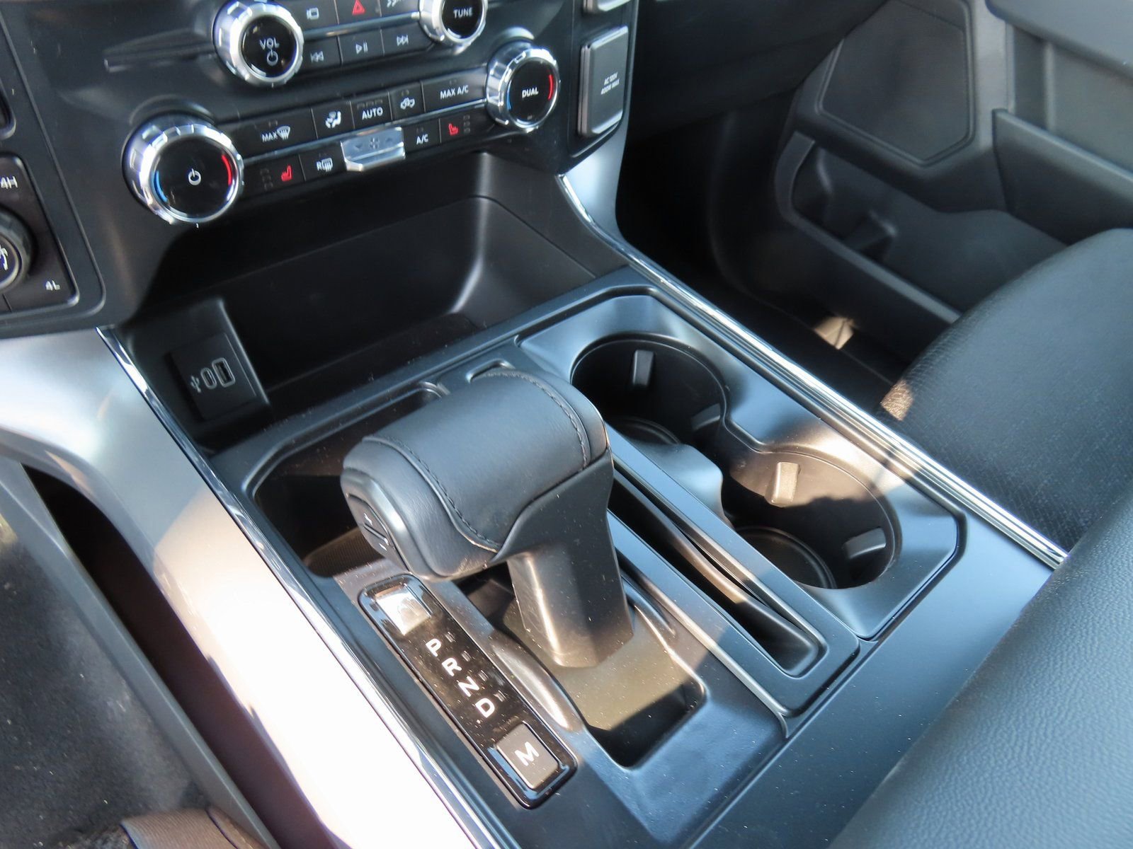 New 2026 Ford F150 XLT w/ Equipment Group 302A MID image 15