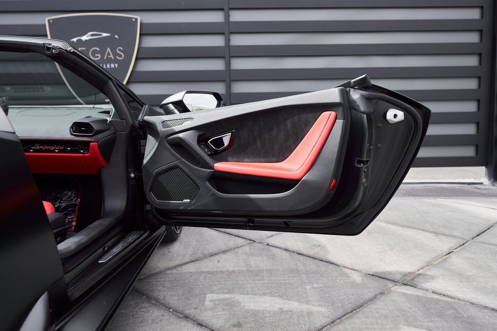 Used 2021 Lamborghini Huracan EVO image 26
