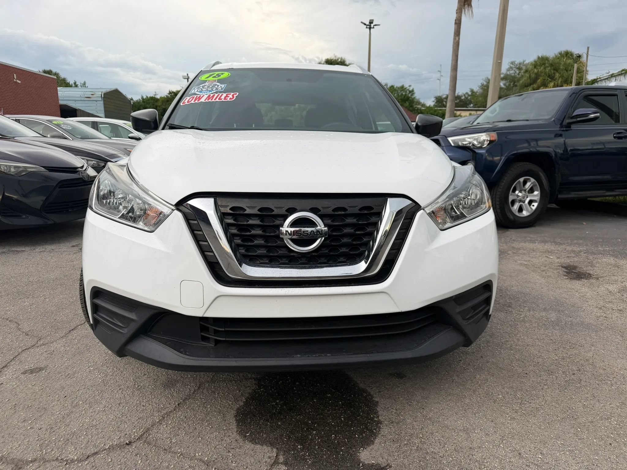Used 2018 Nissan Kicks S FWD image 2