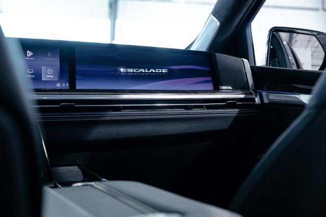 Used 2025 Cadillac Escalade Sport Platinum w/ LPO, ONYX Package image 31