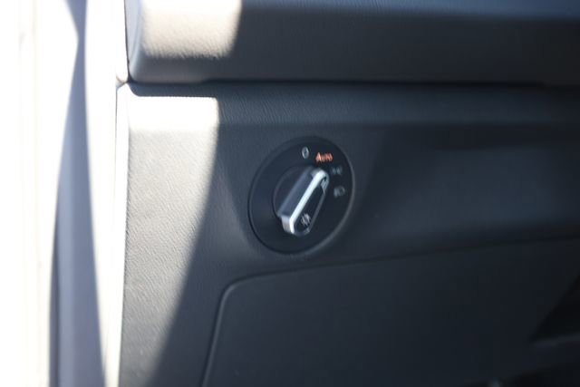 Used 2025 Volkswagen Jetta Sport image 12