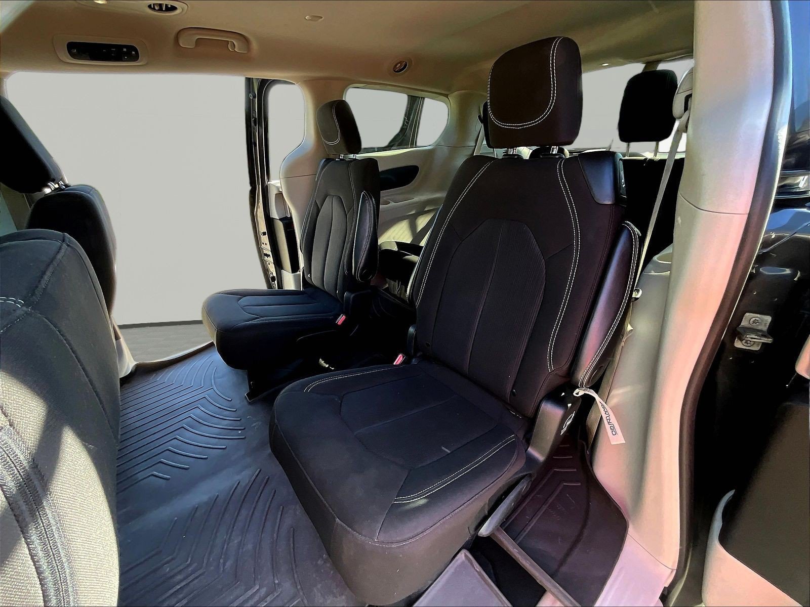 Used 2023 Chrysler Voyager LX FWD image 19
