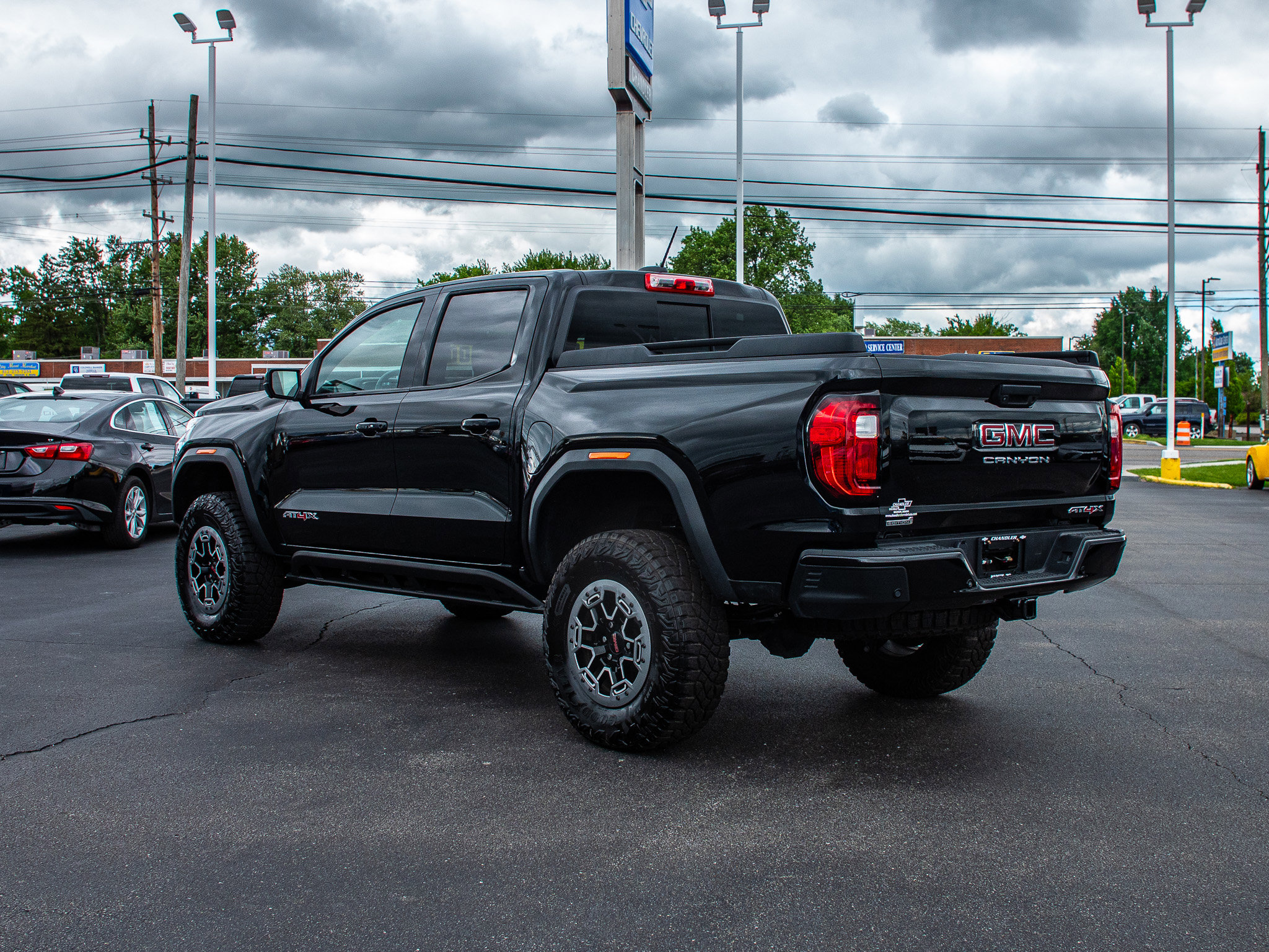 Used 2023 GMC Canyon AT4X w/ Edition 1 AWD/4WD image 7