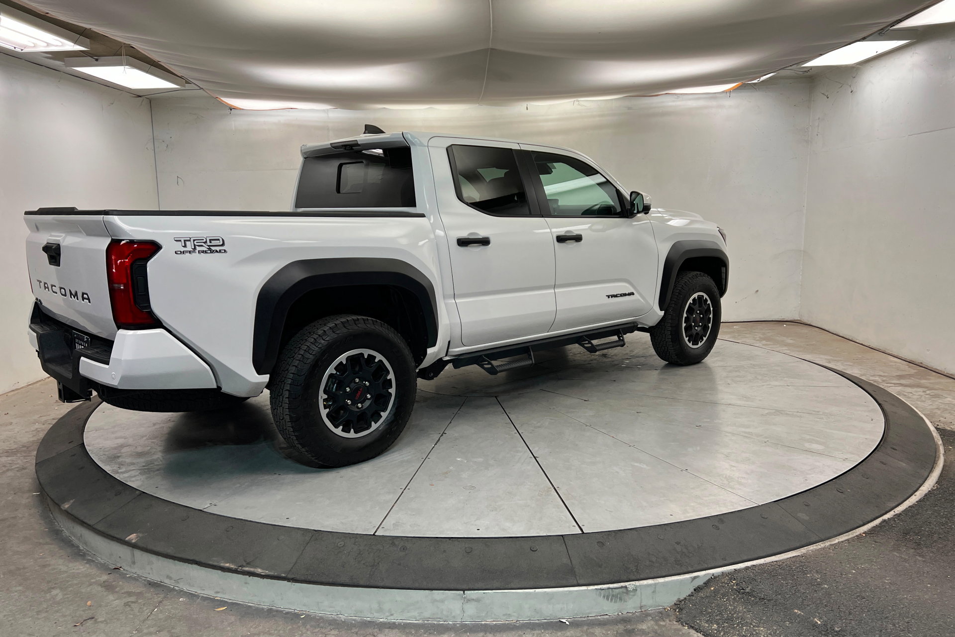 Used 2025 Toyota Tacoma TRD Off-Road w/ TRD Off Road Premium Package AWD/4WD image 5