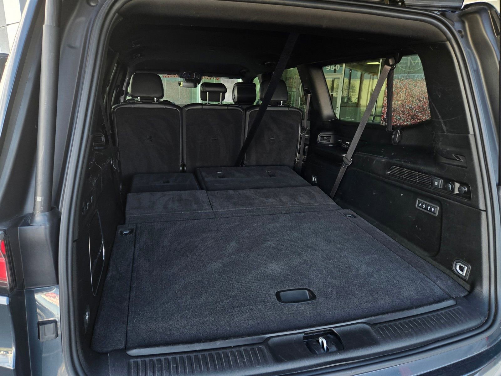 Used 2024 Jeep Wagoneer L Series II w/ Flexible Seating Group AWD/4WD image 27