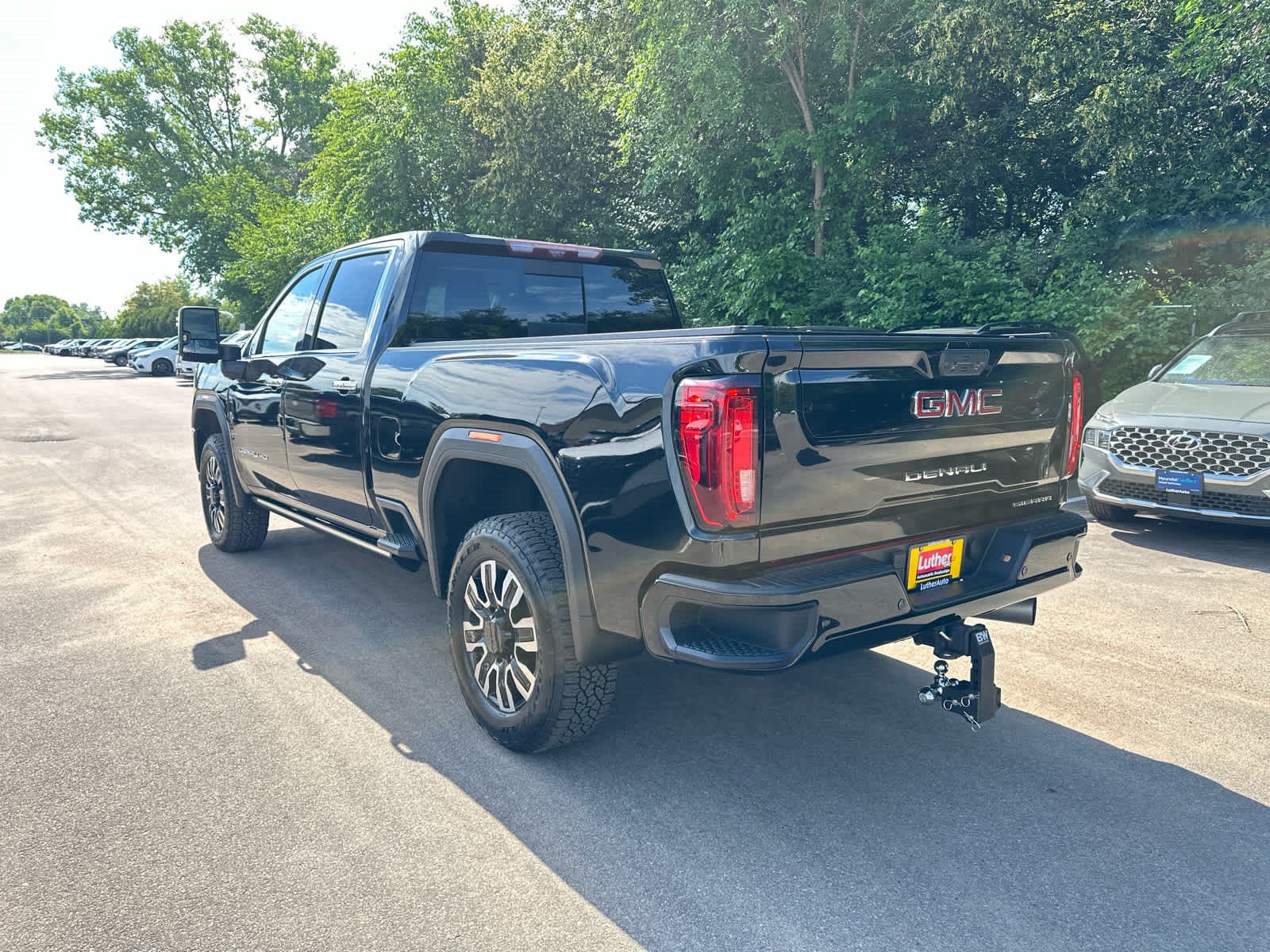 Used 2022 GMC Sierra 3500 Denali w/ Denali Black Diamond Edition AWD/4WD image 4