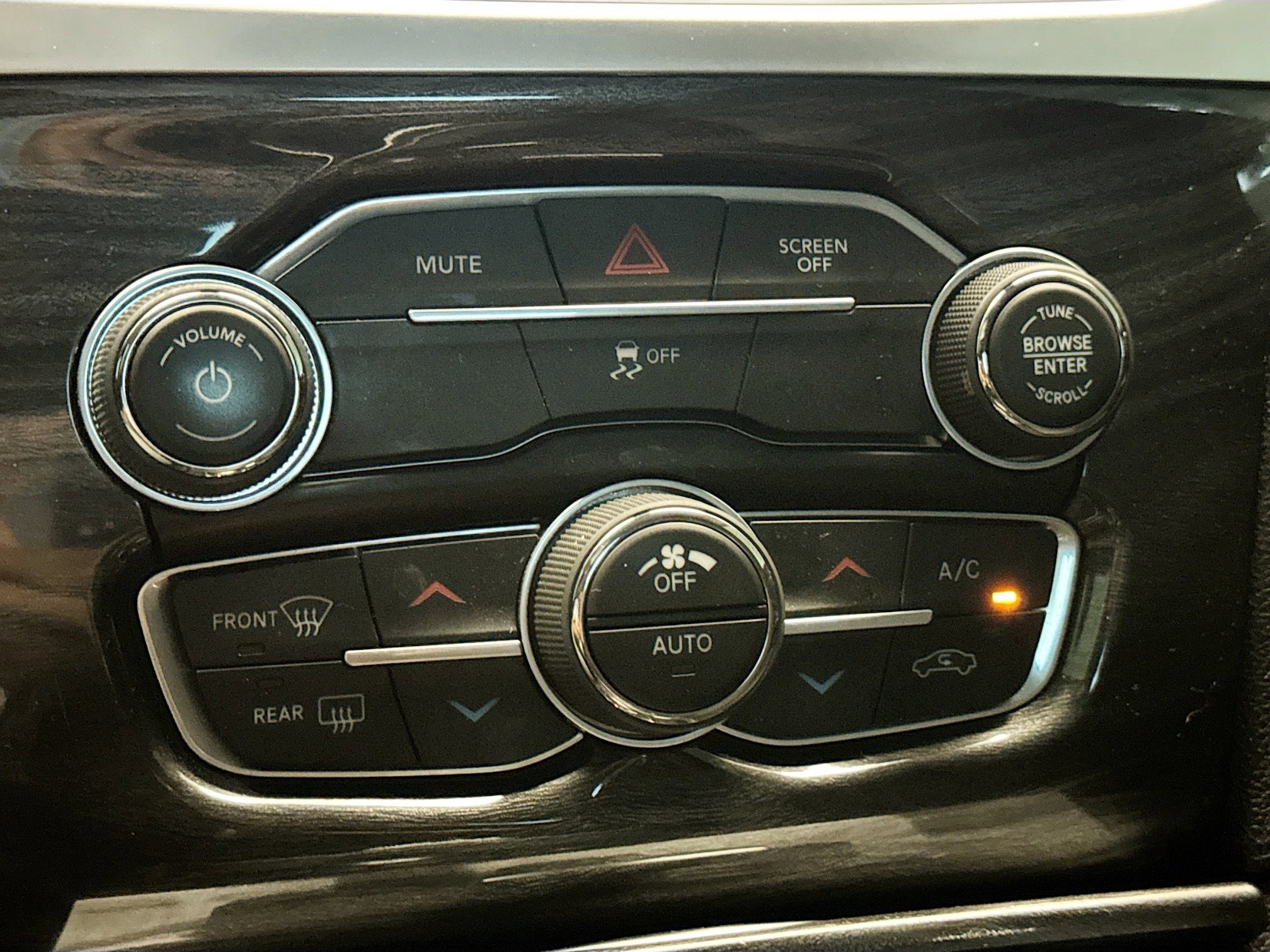 Used 2020 Chrysler 300 Touring w/ Sport Appearance Package image 10