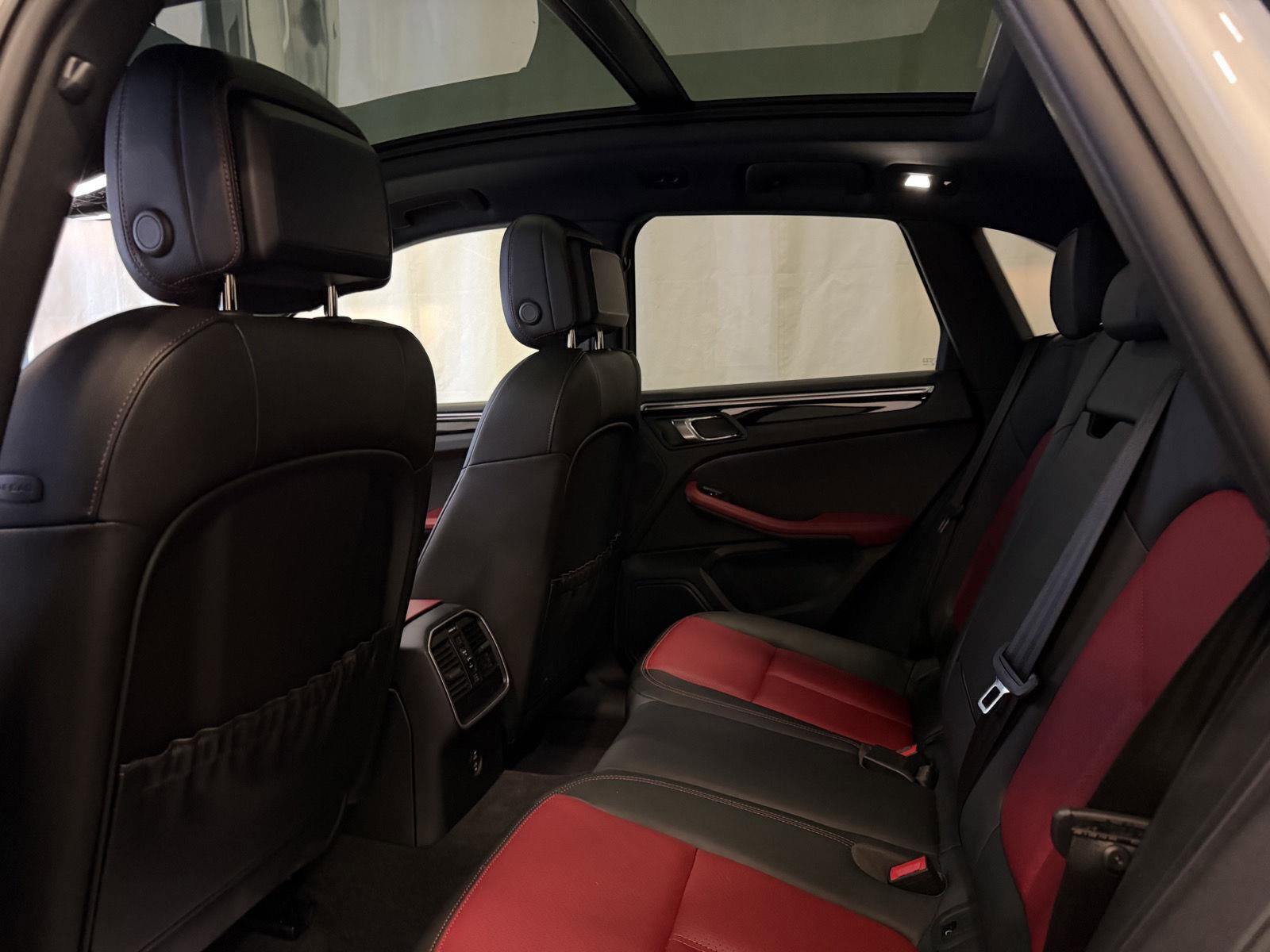 Certified 2023 Porsche Macan S image 24