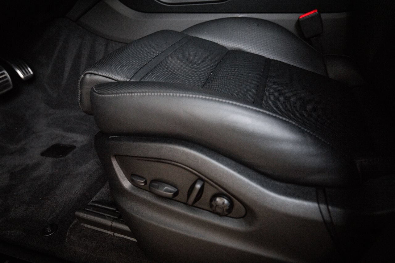 Certified 2025 Porsche Cayenne GTS AWD/4WD image 14
