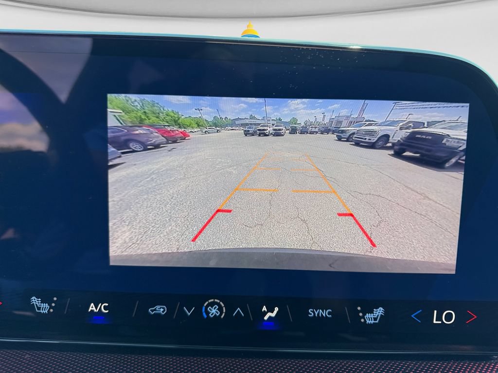 Used 2026 Chevrolet Traverse Z71 w/ LPO, Floor Liner Package AWD/4WD image 23