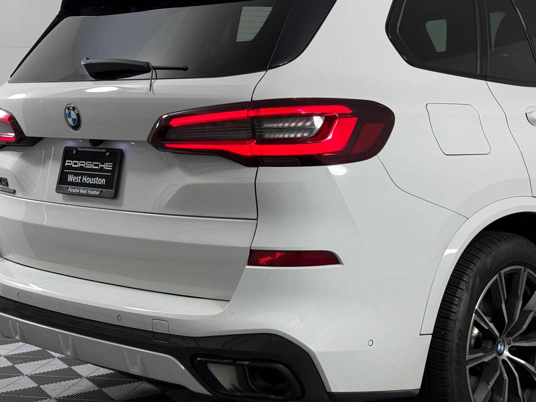 Used 2023 BMW X5 xDrive40i w/ M Sport Package image 13