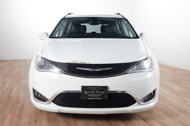Used 2017 Chrysler Pacifica Touring-L FWD image 2