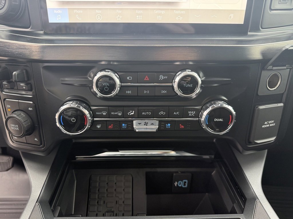 New 2026 Ford F250 Lariat w/ Black Appearance Package image 22