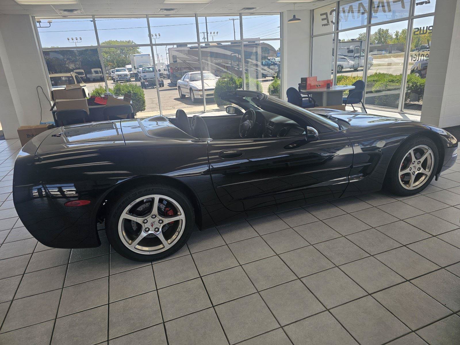 Used 2001 Chevrolet Corvette Convertible w/ Preferred Equipment Group2 RWD image 6