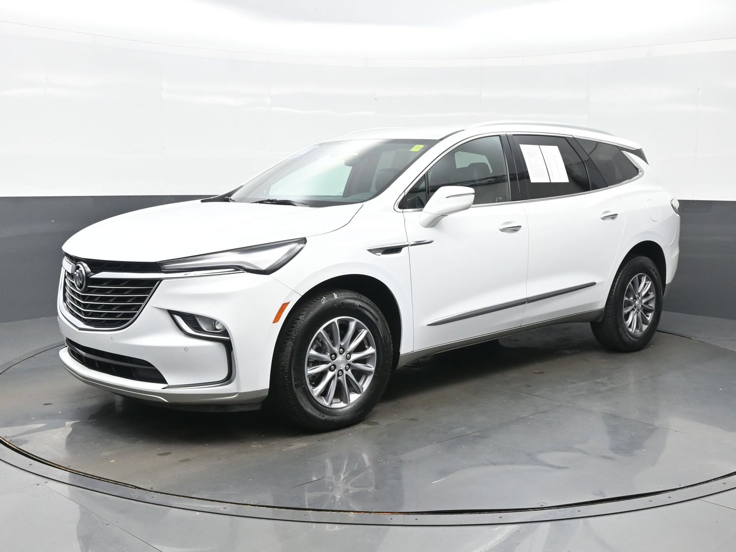 Used 2022 Buick Enclave Essence AWD/4WD image 2