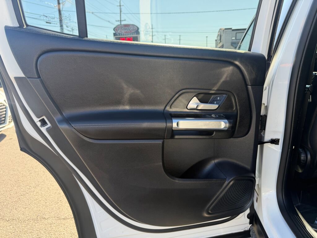 Used 2022 Mercedes-Benz GLB 250 4MATIC image 21