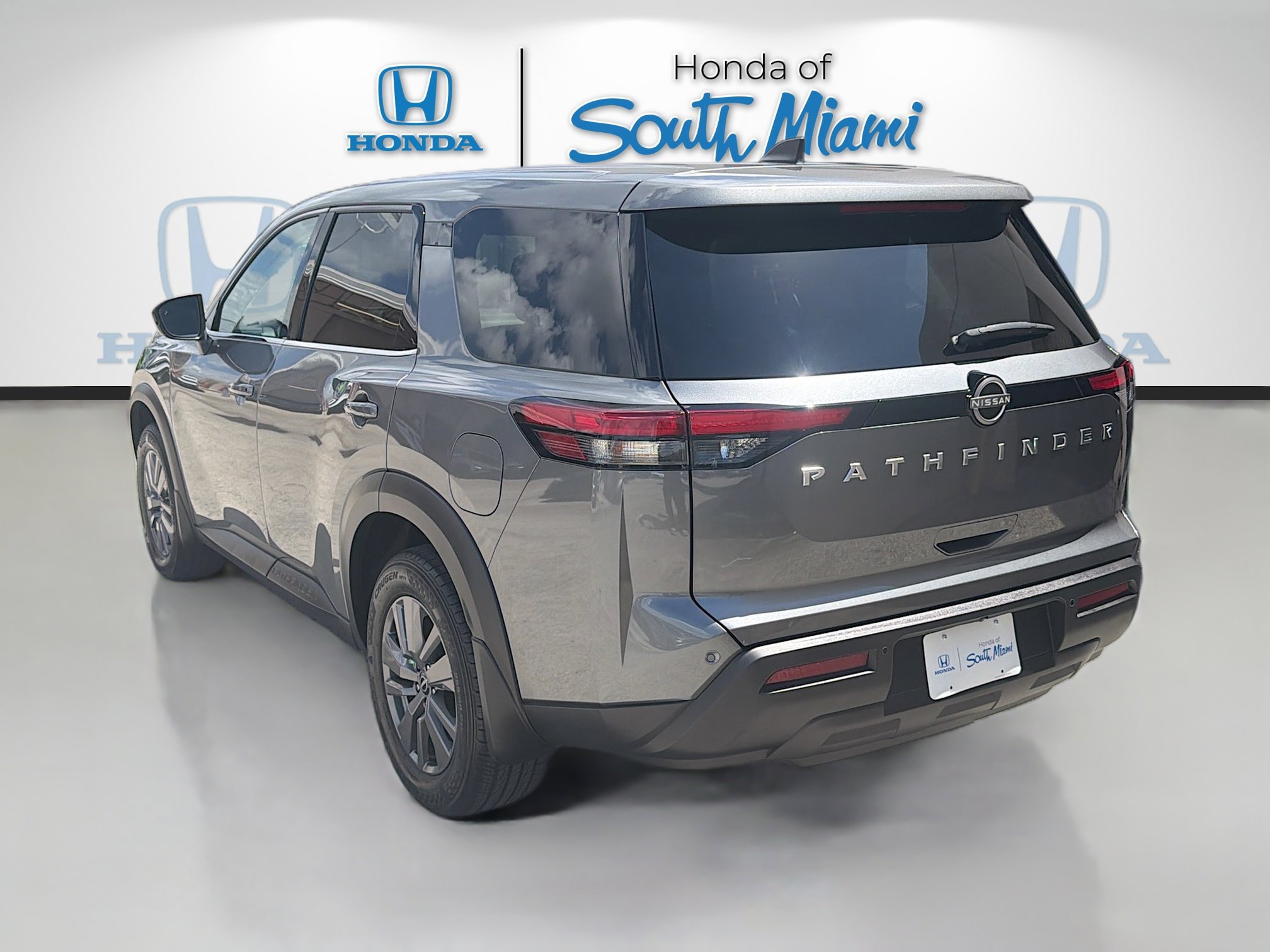 Used 2024 Nissan Pathfinder S FWD image 5