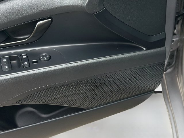Certified 2025 Hyundai Elantra Sport FWD image 19