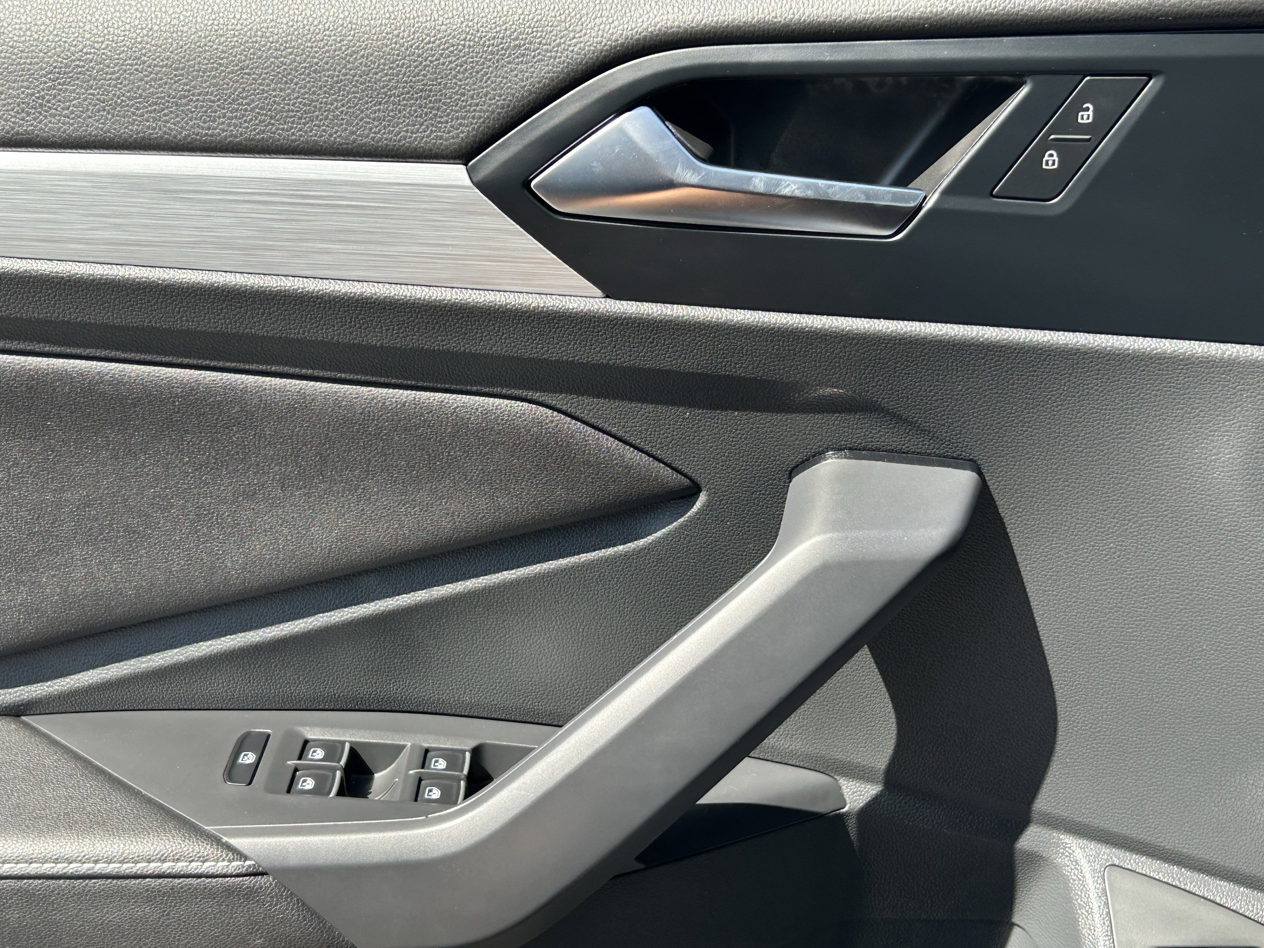 Used 2025 Volkswagen Jetta Sport image 19