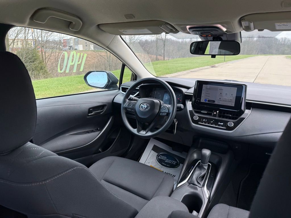 Used 2025 Toyota Corolla LE image 19