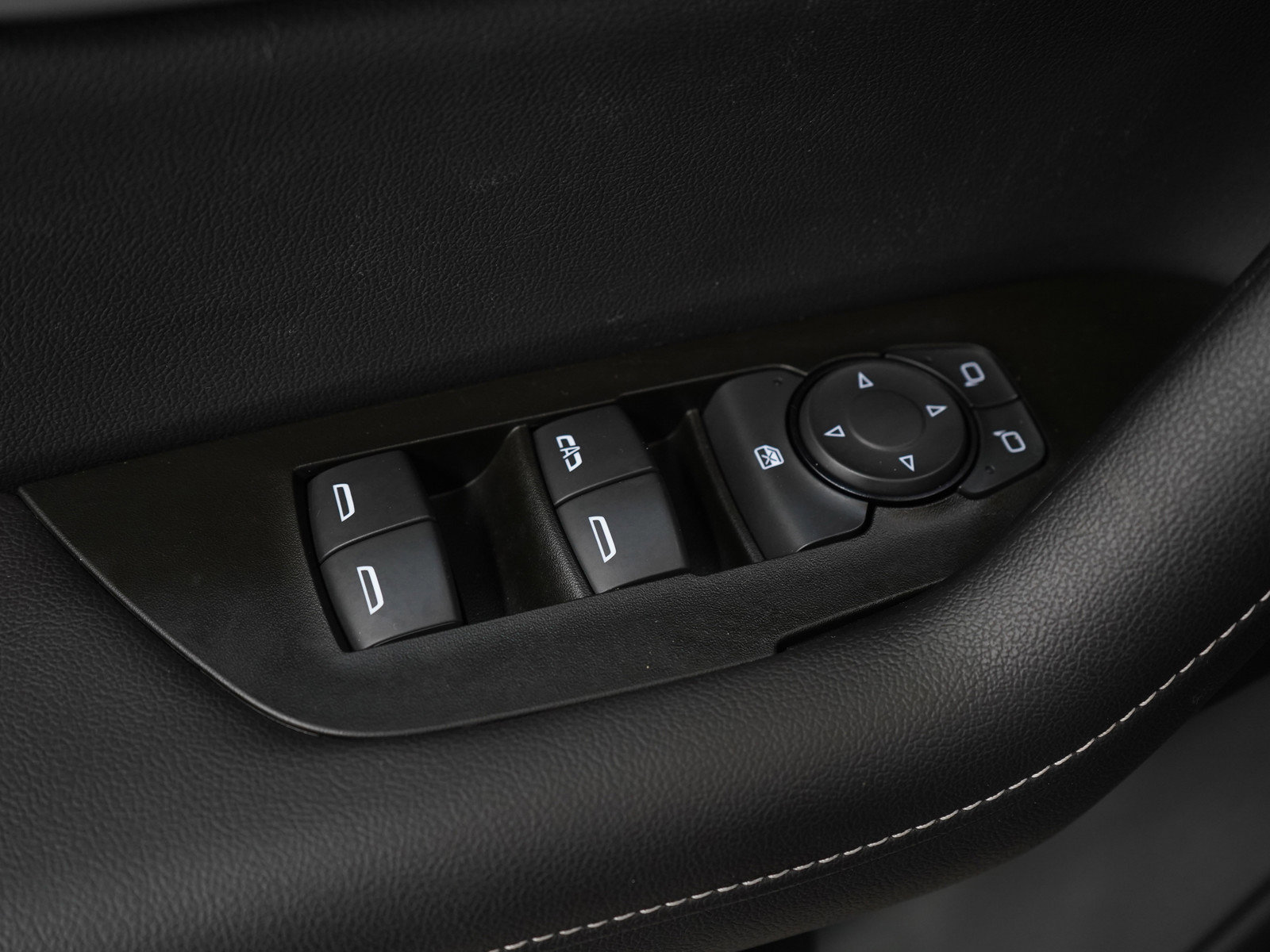 Used 2023 Chevrolet Blazer LT w/ Driver Confidence Package image 21