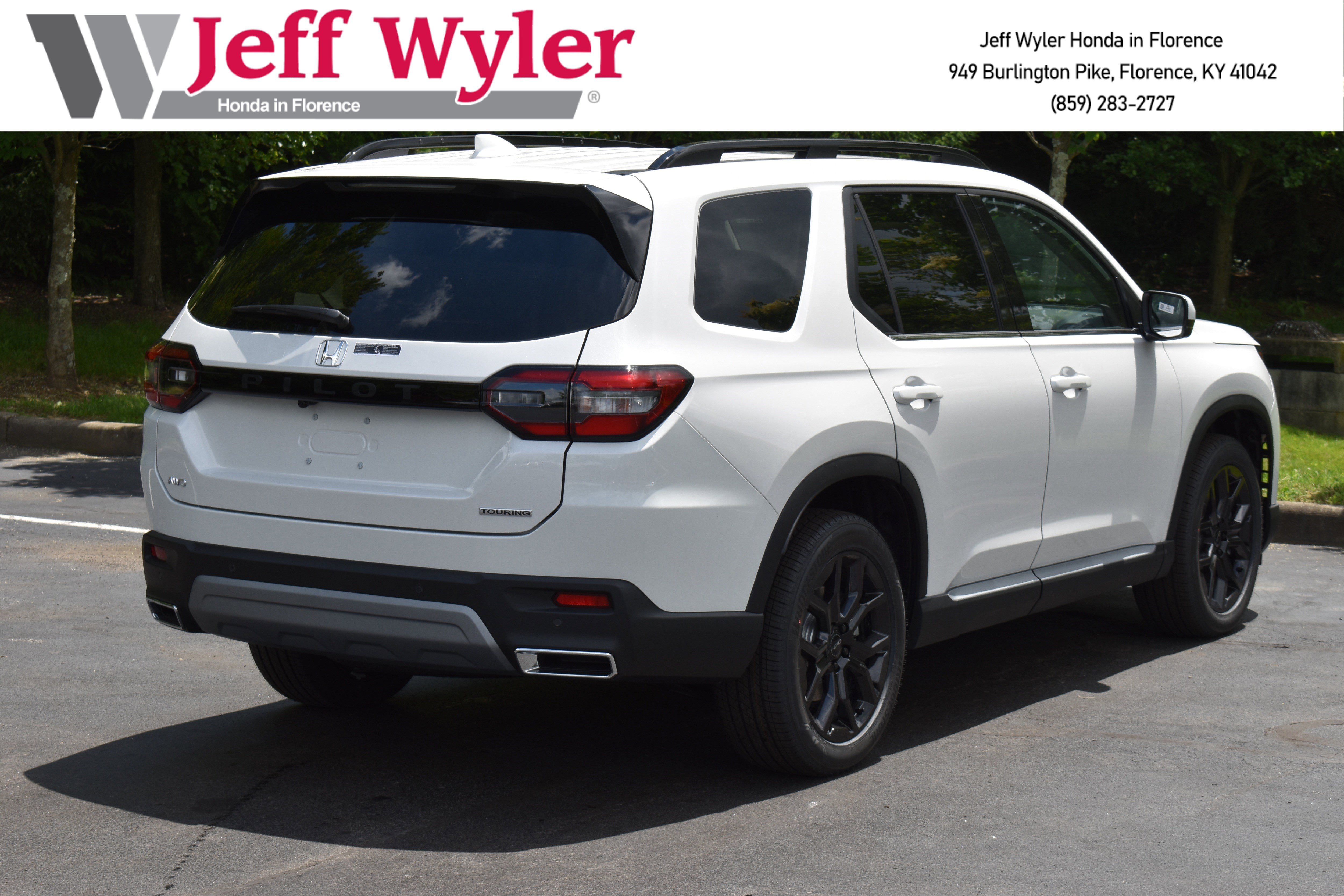 New 2025 Honda Pilot Touring image 8