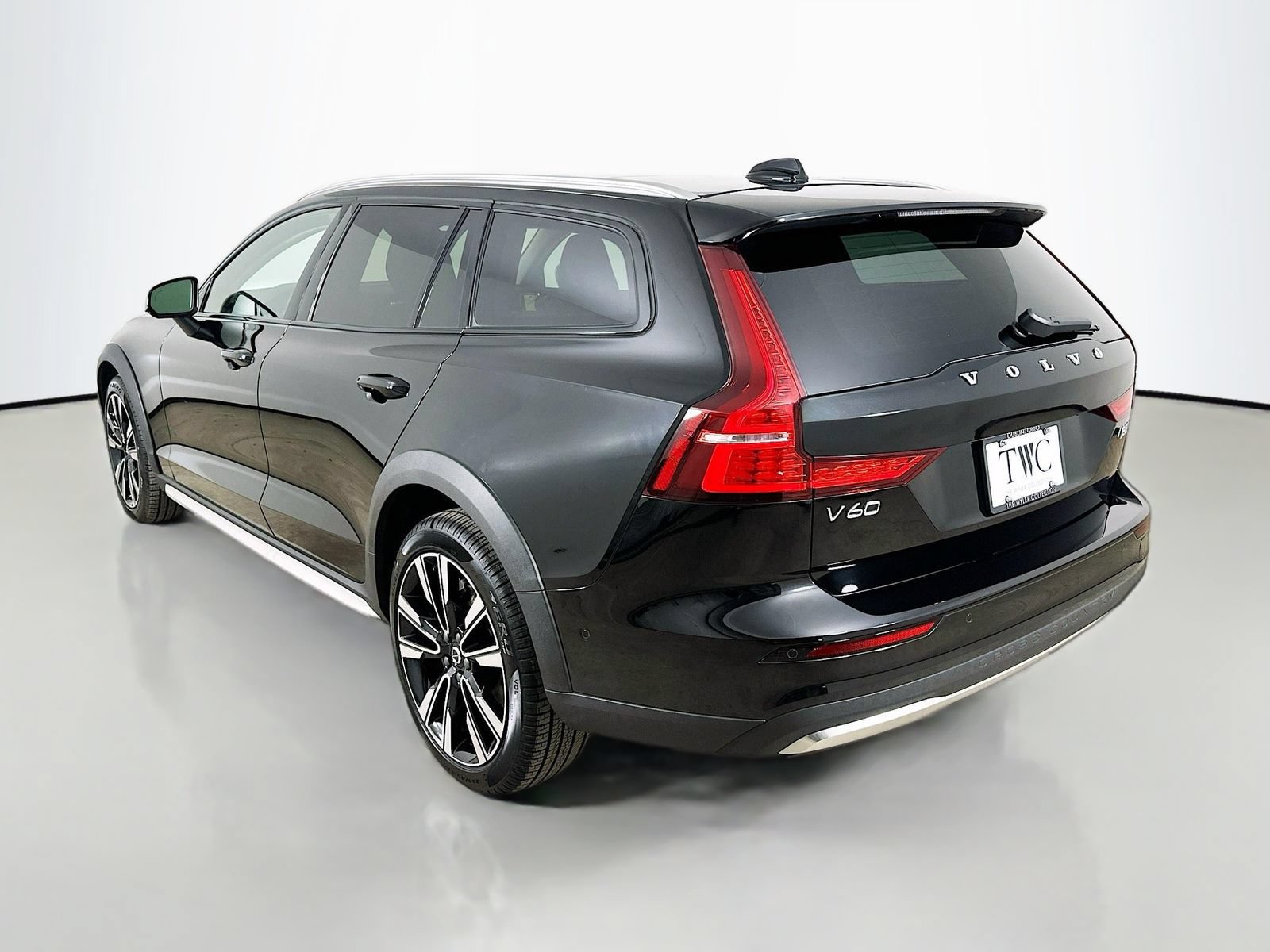 New 2026 Volvo V60 B5 Cross Country Ultra w/ Climate Package AWD/4WD image 7