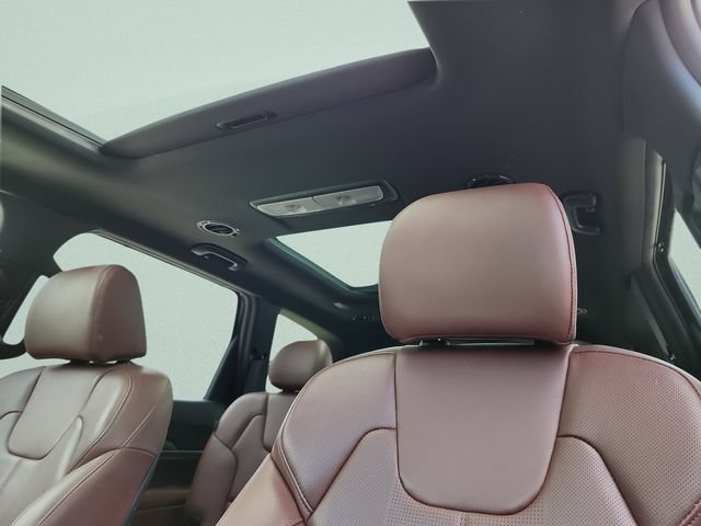 Certified 2024 Kia Telluride SX w/ Towing Package FWD image 29