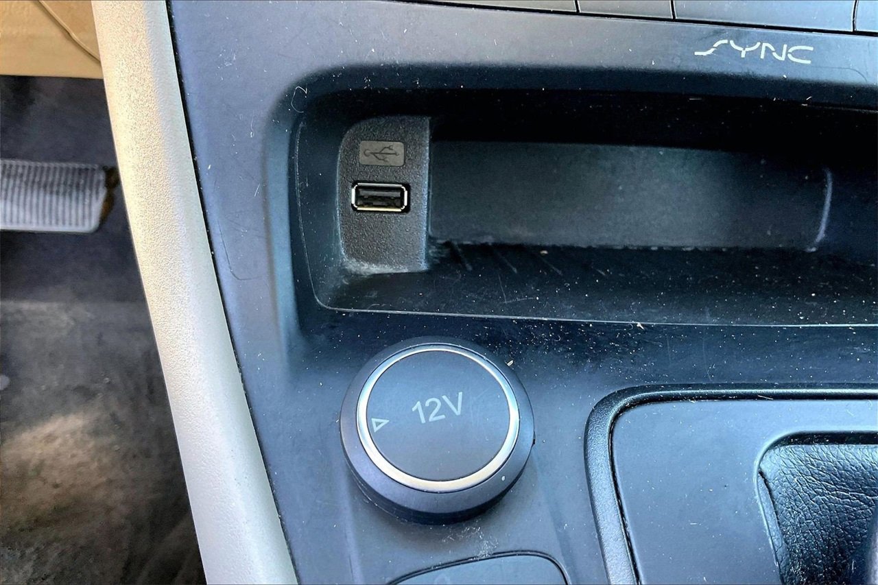 Used 2018 Ford Focus SE w/ SE Appearance Package image 16