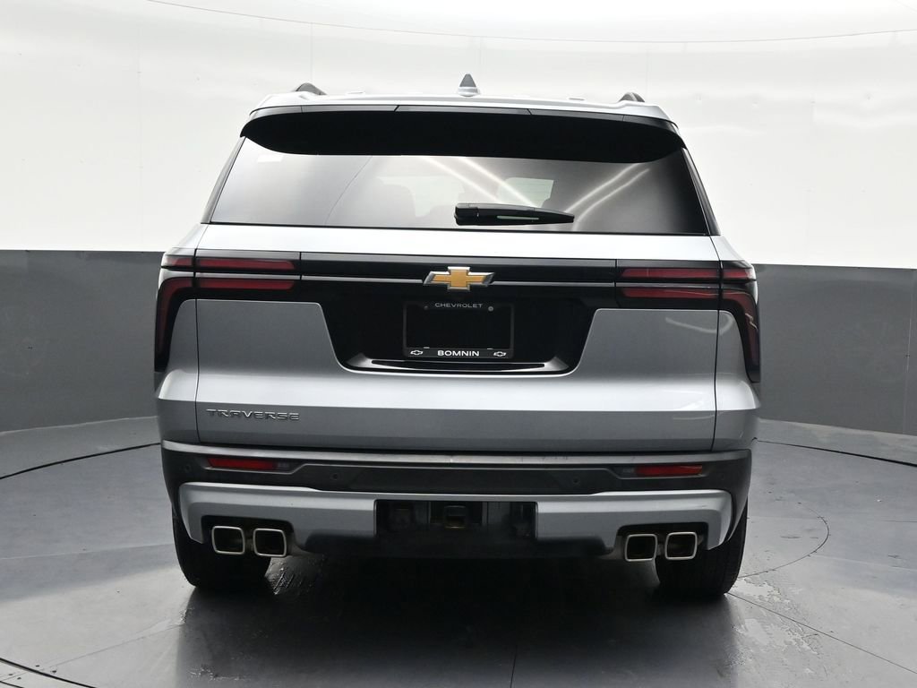 Used 2025 Chevrolet Traverse LT FWD image 4