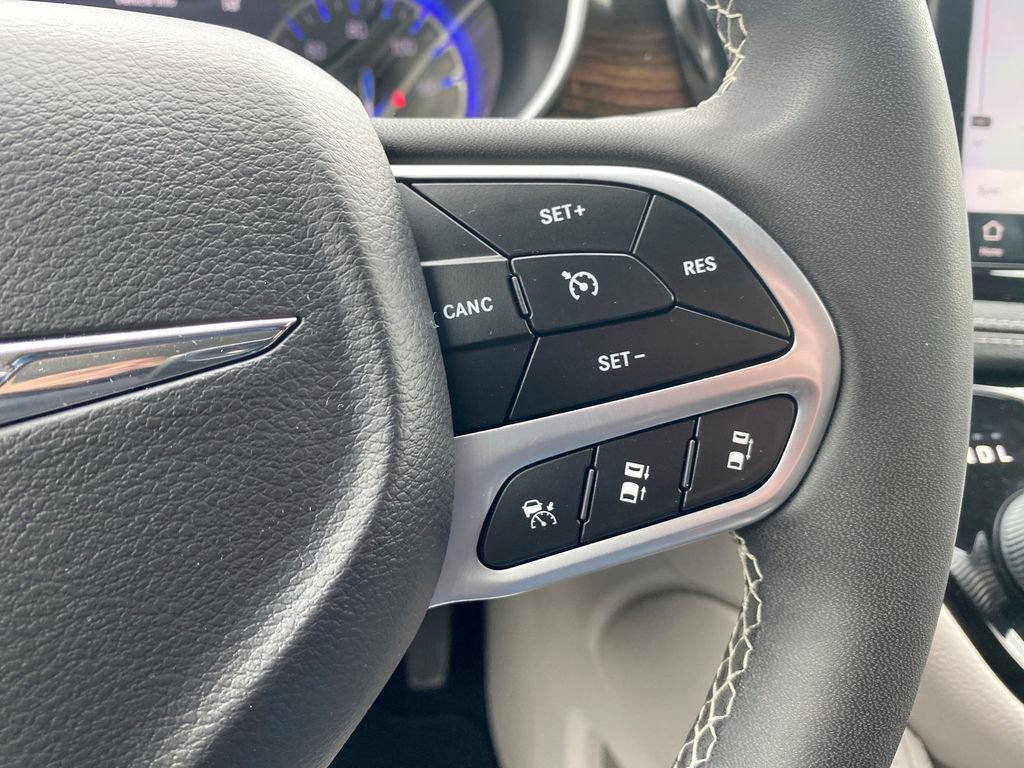 Used 2023 Chrysler Pacifica Limited w/ Trailer Tow Group image 21