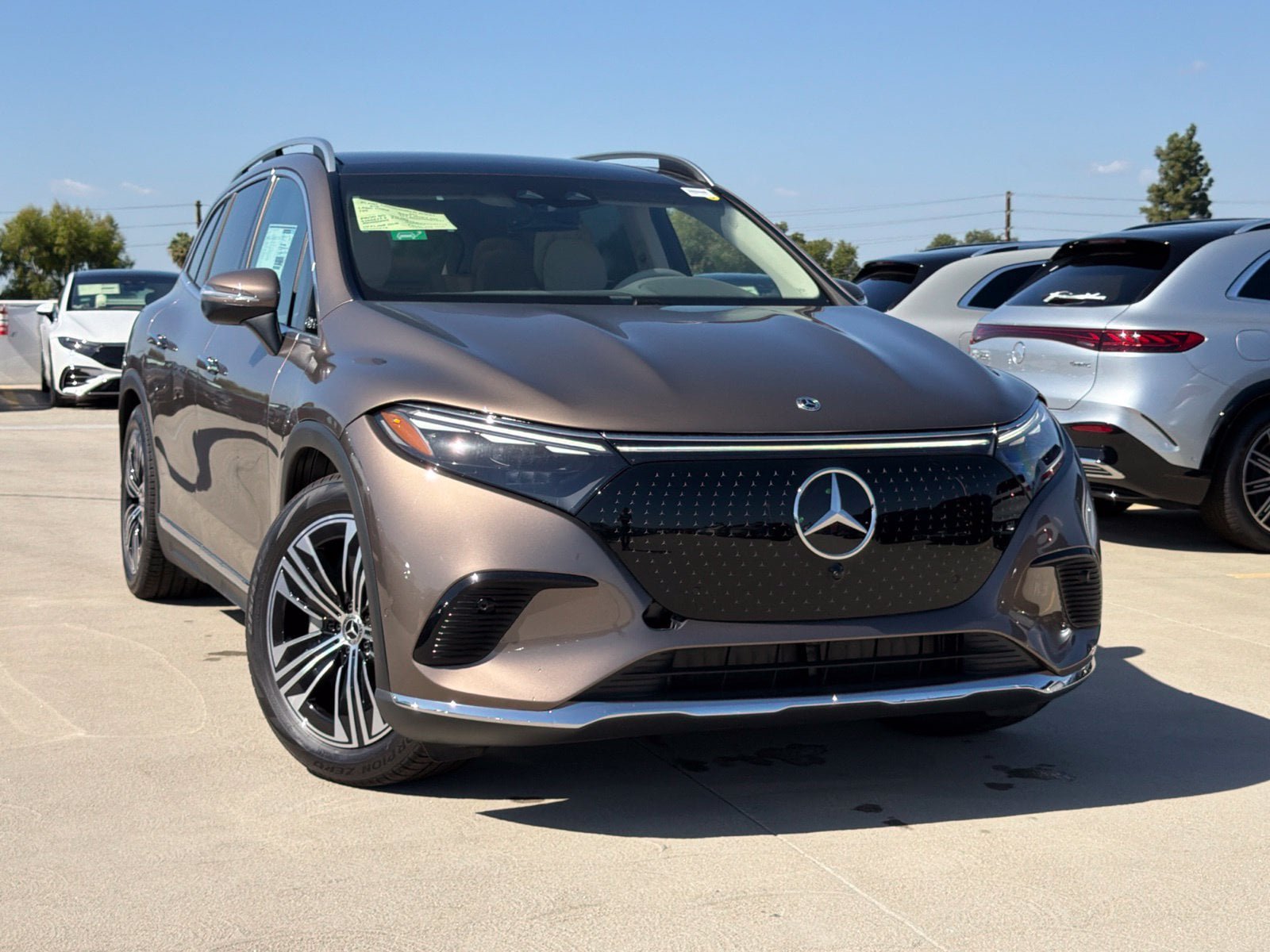 New 2027 Mercedes-Benz EQS 400 4MATIC SUV image 2