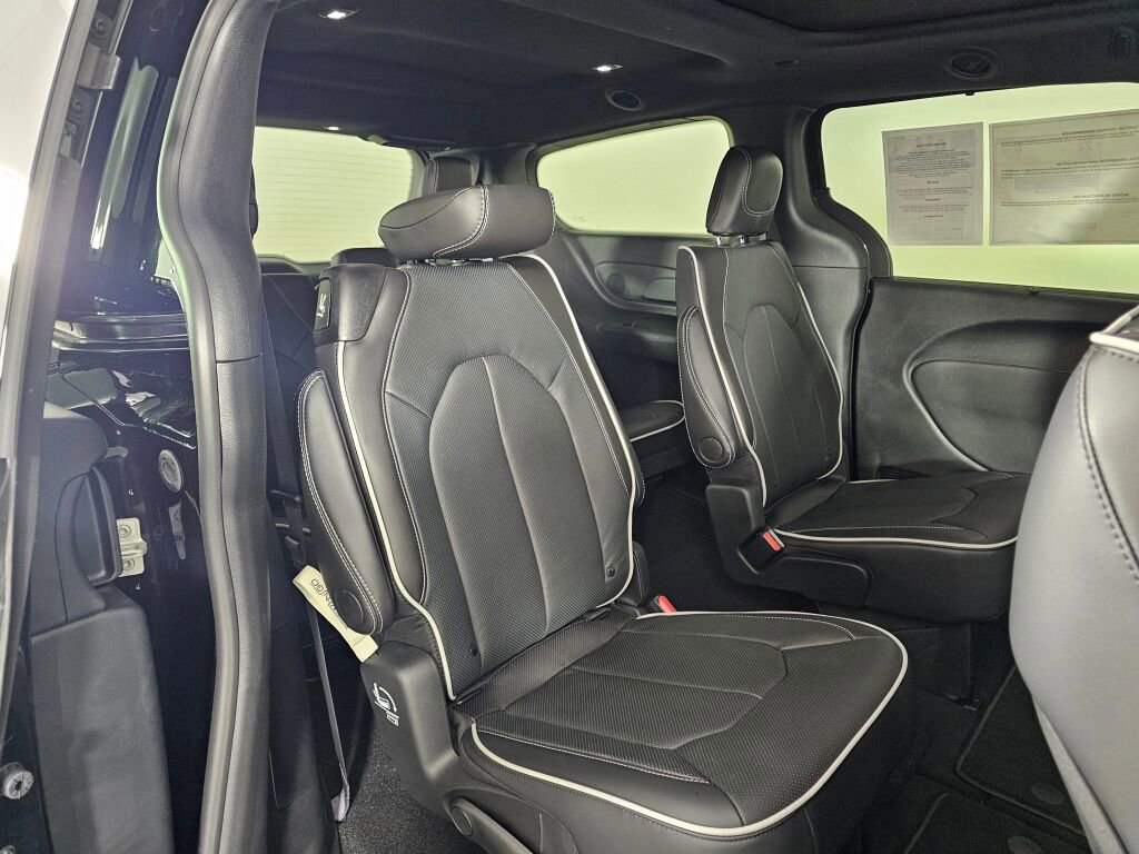 New 2026 Chrysler Pacifica Limited w/ S Appearance Package image 39