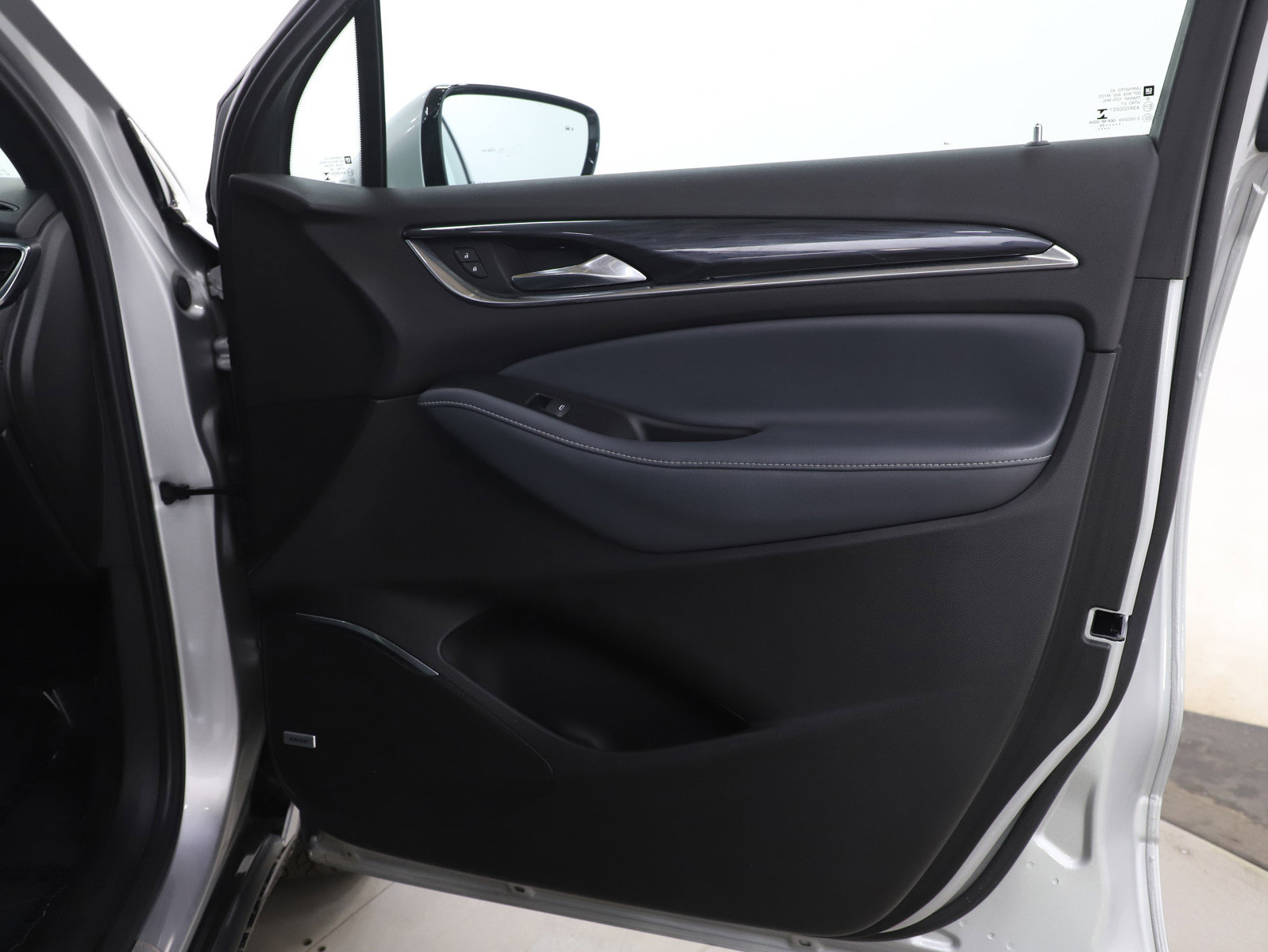 Used 2022 Buick Enclave Essence w/ Experience Buick Package image 9