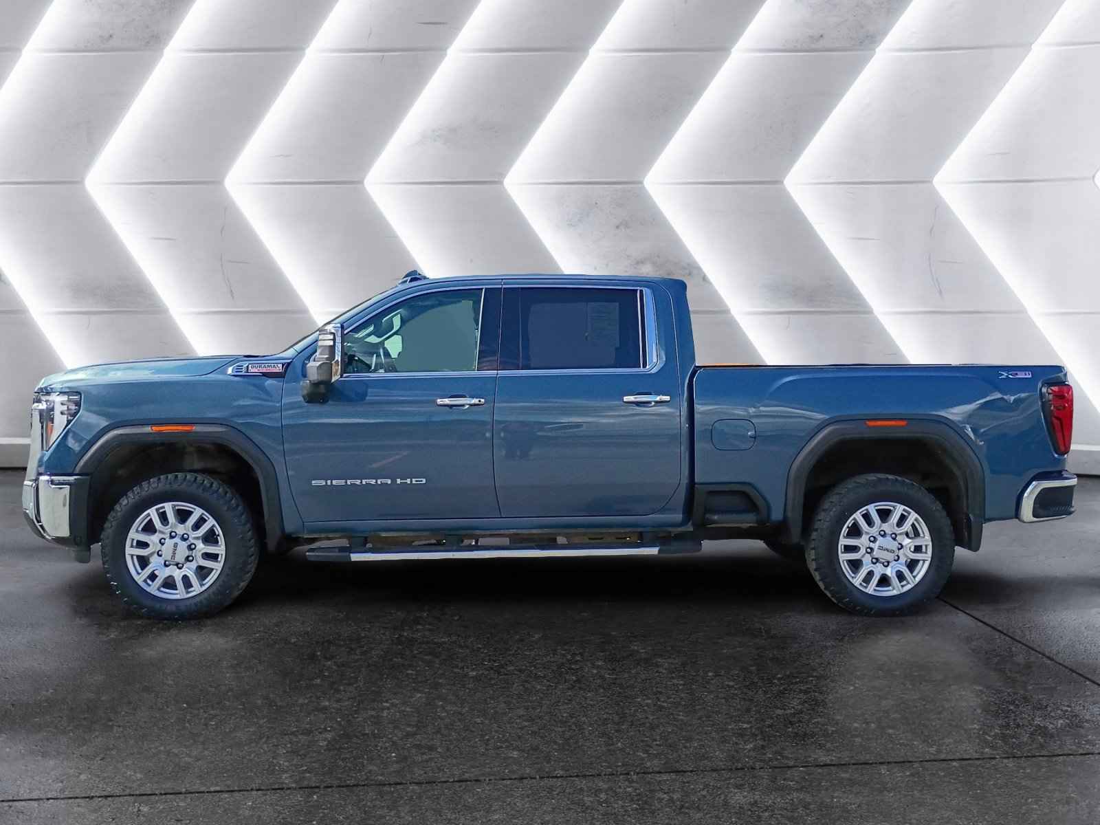 Used 2024 GMC Sierra 2500 SLT w/ SLT Premium Package AWD/4WD image 3