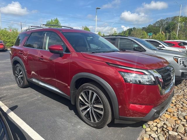 Used 2023 Nissan Pathfinder Platinum w/ Cargo Package AWD/4WD image 3