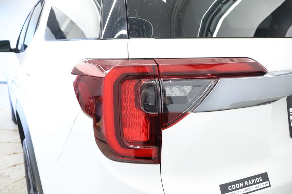 Used 2022 GMC Acadia AT4 w/ Technology Package AWD/4WD image 22
