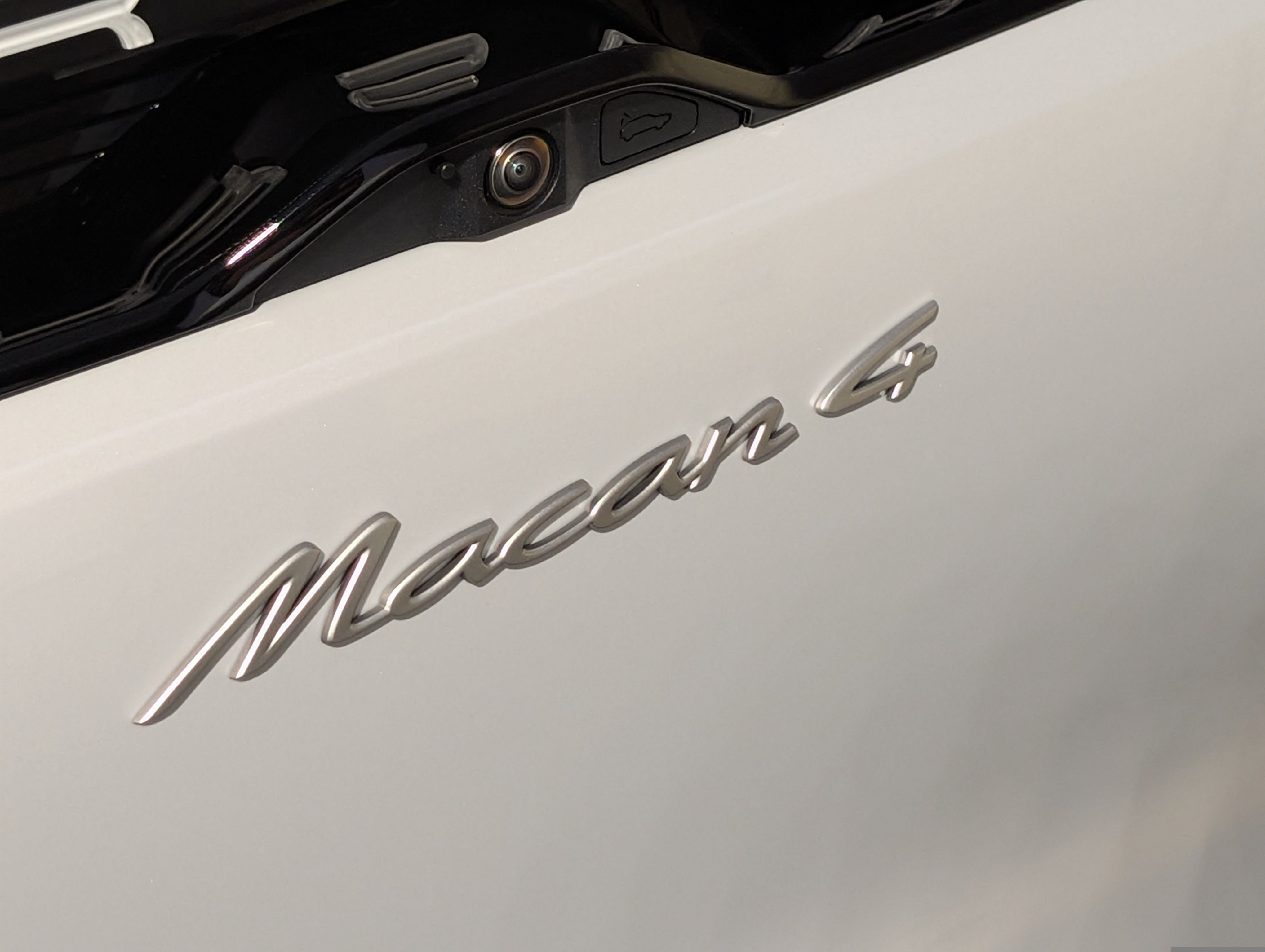 New 2026 Porsche Macan 4 Electric AWD/4WD image 17