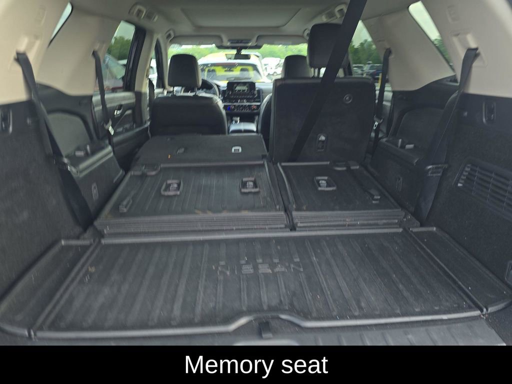 Used 2025 Nissan Pathfinder Platinum w/ Cargo Package FWD image 10