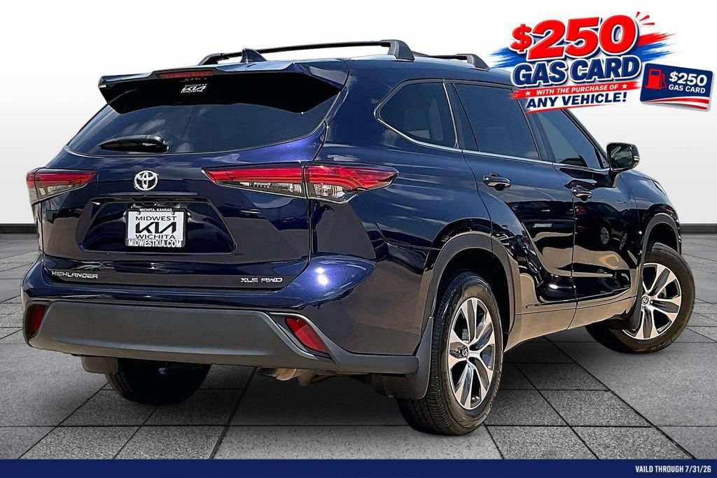 Used 2023 Toyota Highlander XLE AWD/4WD image 13