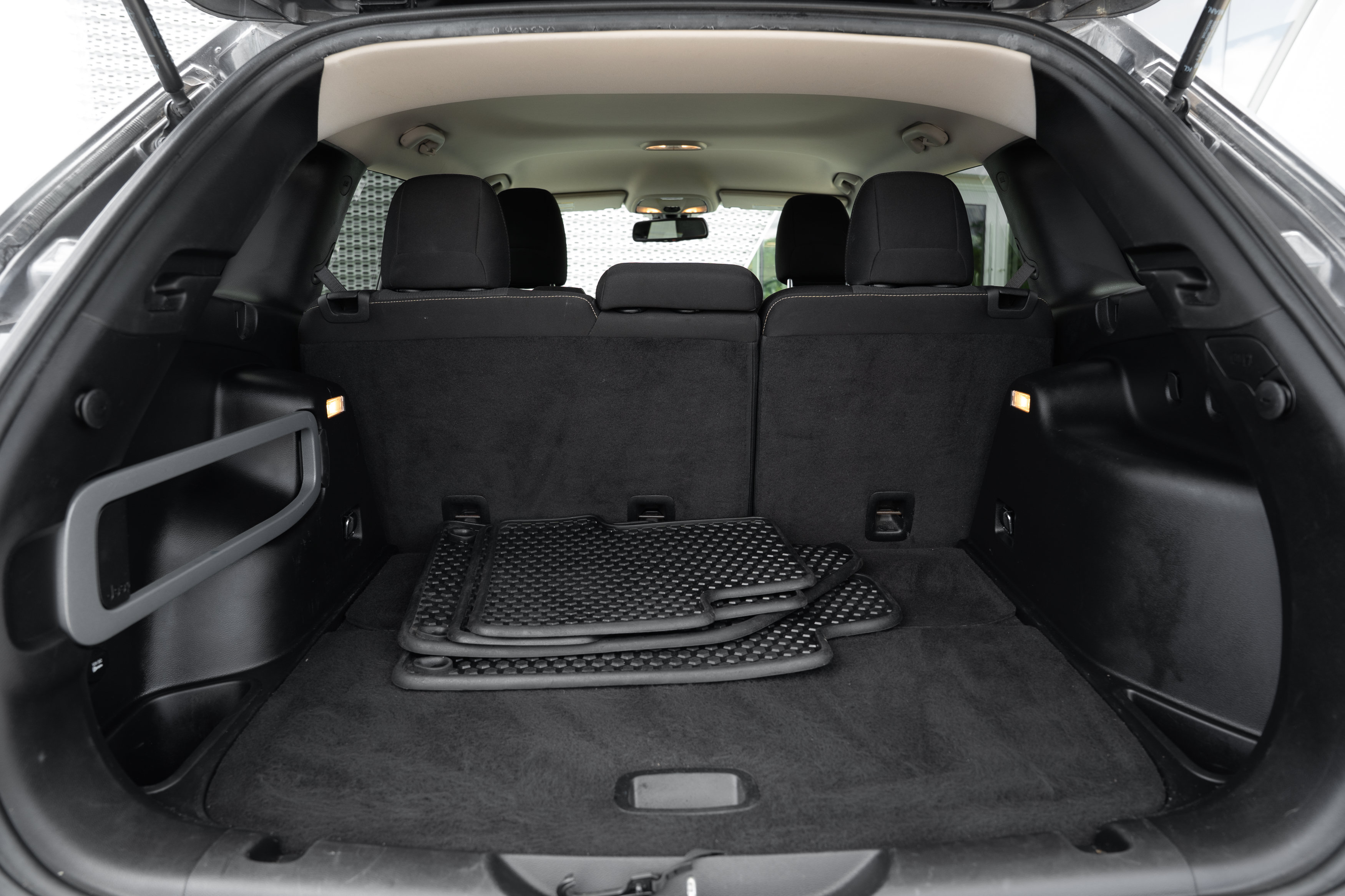 Used 2016 Jeep Cherokee Latitude w/ Cold Weather Group FWD image 24