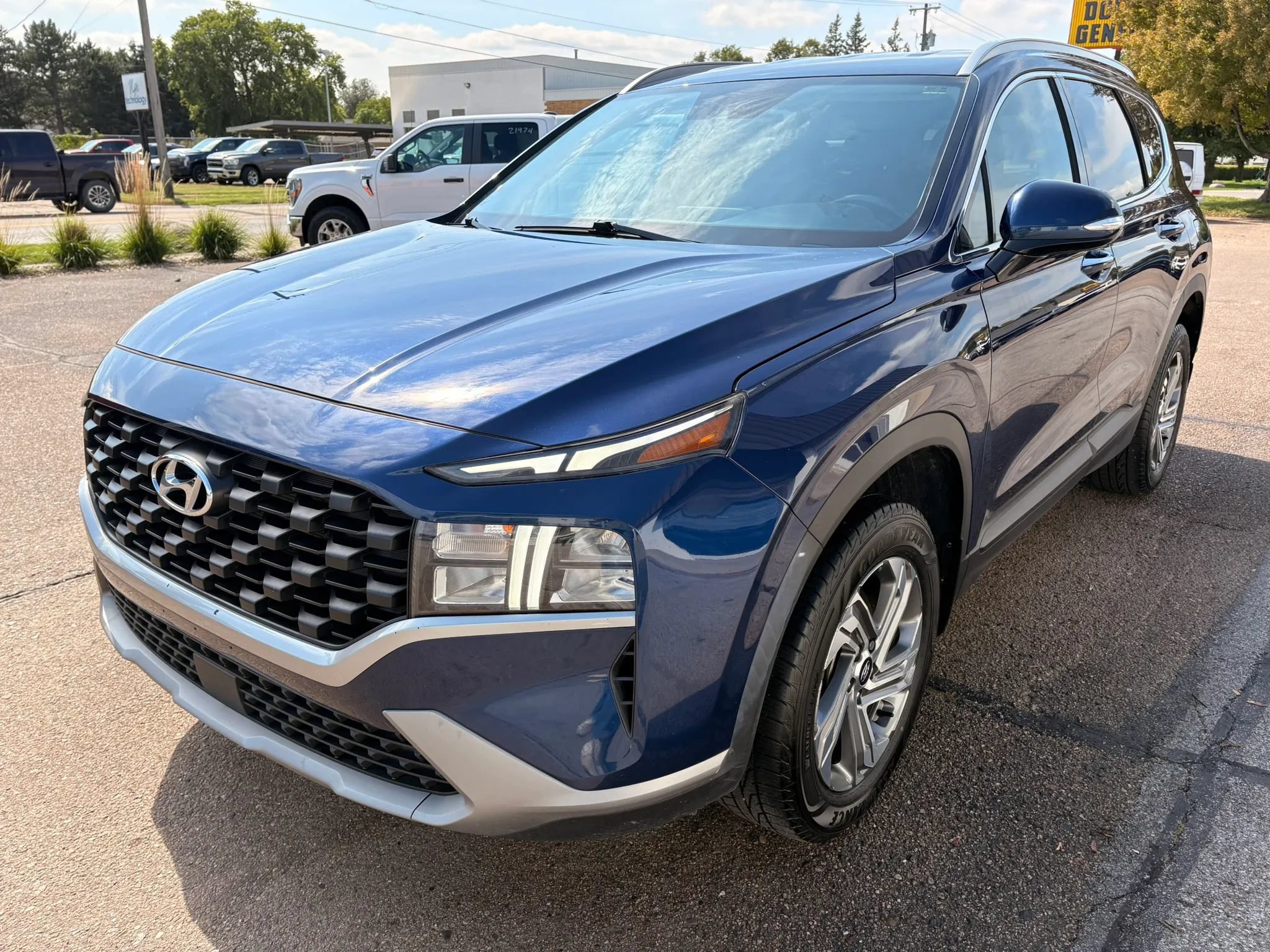 Used 2023 Hyundai Santa Fe SEL w/ Winter Weather Package AWD/4WD image 4