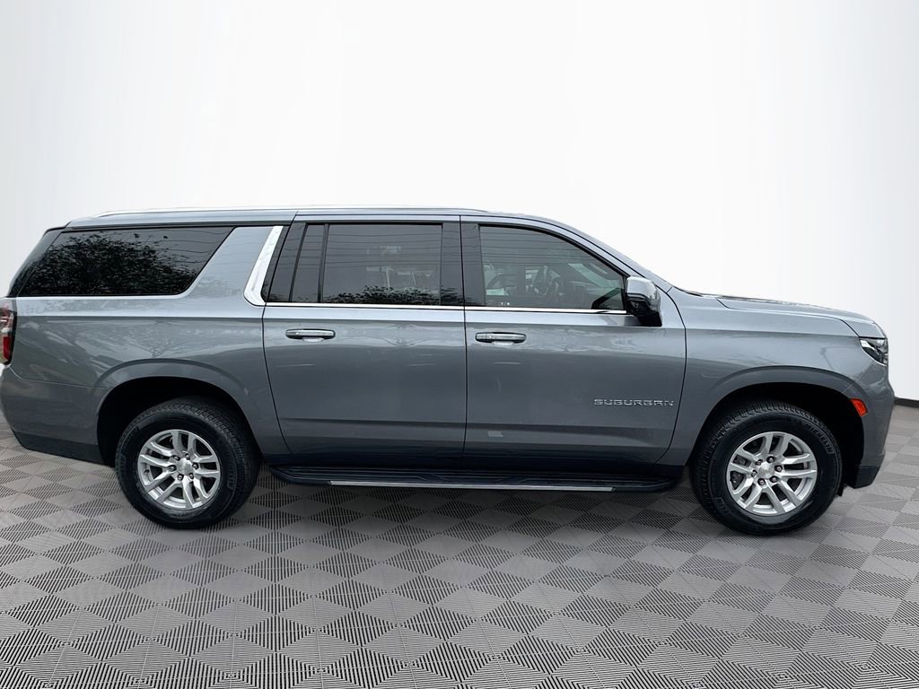 Used 2022 Chevrolet Suburban LT w/ Luxury Package image 5