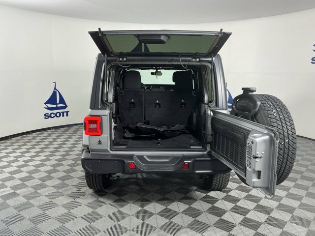 Used 2019 Jeep Wrangler Unlimited Sahara AWD/4WD image 22