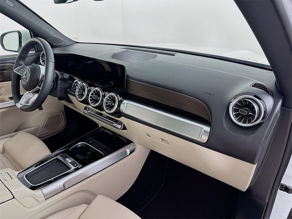 Used 2025 Mercedes-Benz GLB 250 4MATIC image 28