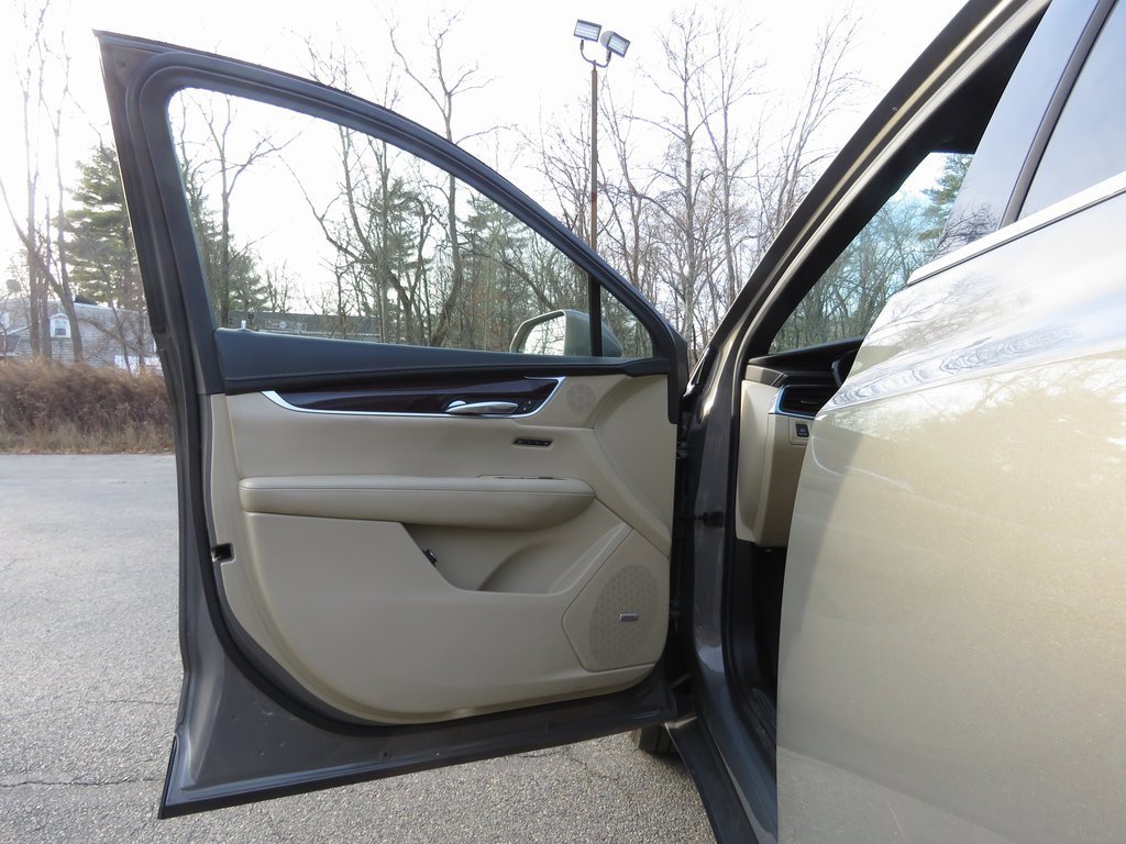 Used 2018 Cadillac XT5 Premium Luxury w/ Driver Assist Package image 10