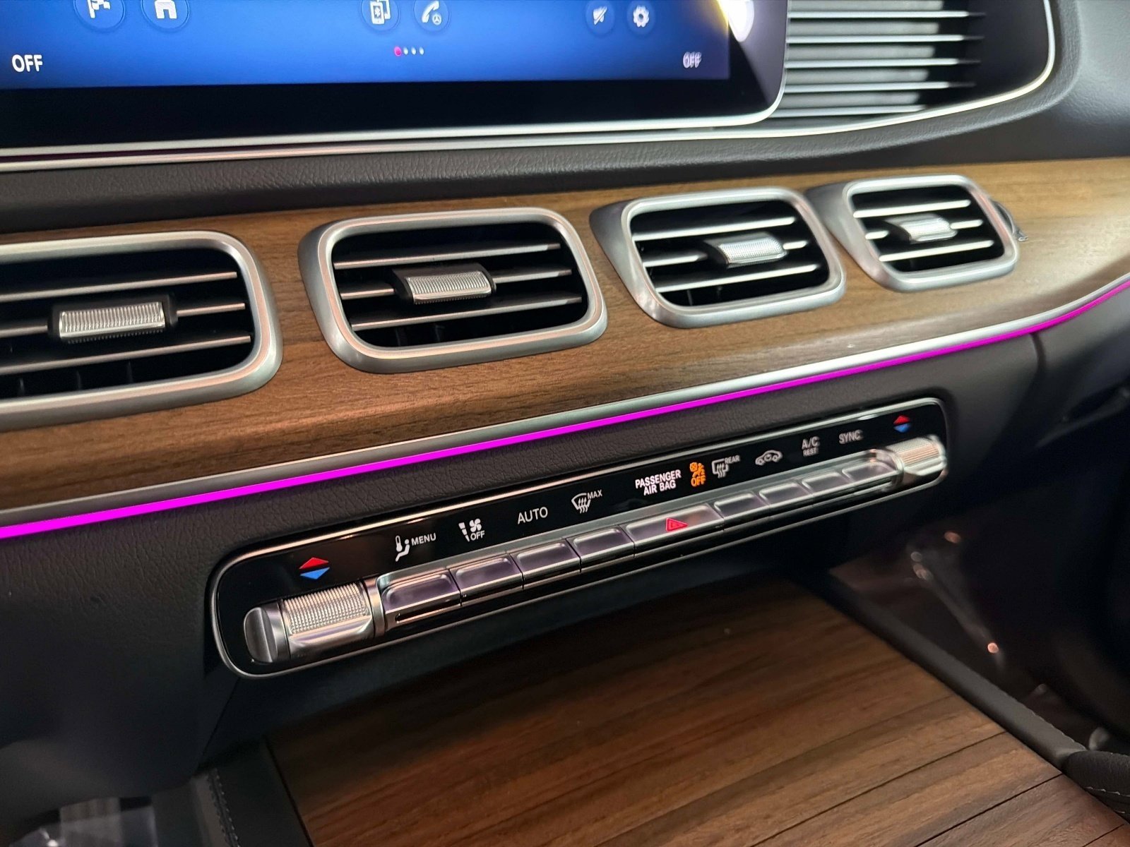 Used 2025 Mercedes-Benz GLE 450 4MATIC w/ Winter Package image 45